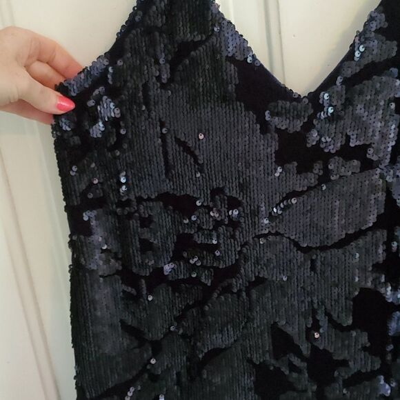 RO + DE Navy Sequined Tank - Picture 11 of 11